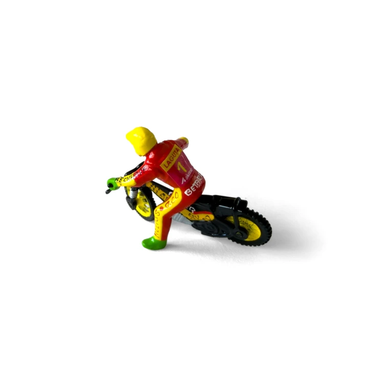 fig re 2.jpg